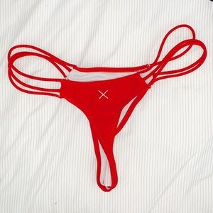 Triple strap boutine la bottoms